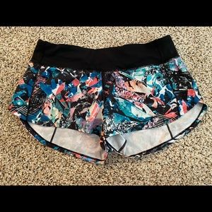 EUC lululemon 2.5in speed up short size 4
